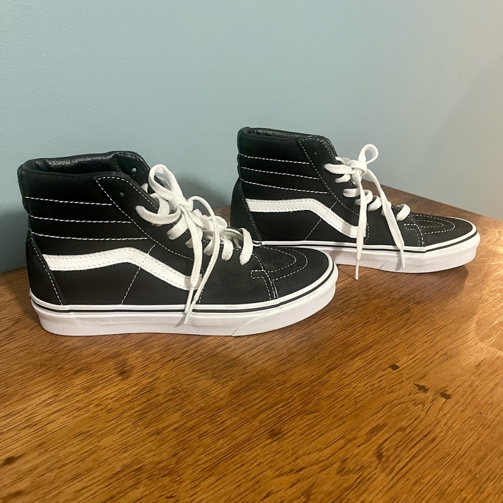 Women’s Sk8-Hi Vans size 7